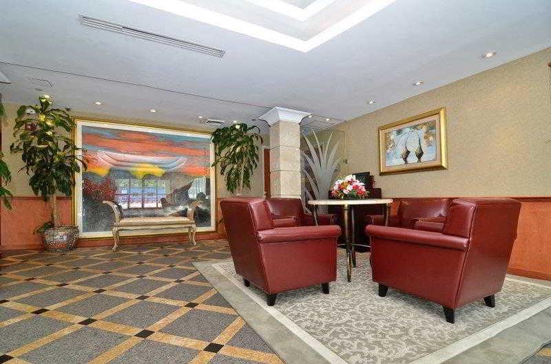 Best Western Queens Court New York City Exterior photo